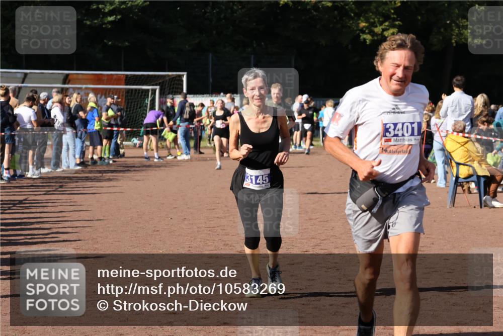 27.09.2026 - 35. Volkslauf durch das schöne Alstertal Strokosch-Dieckow http://msf.ph/oto/10583269 27.09.2026 11:29:01 Ziel 3145, 3190, 3401 meine-sportfotos.de