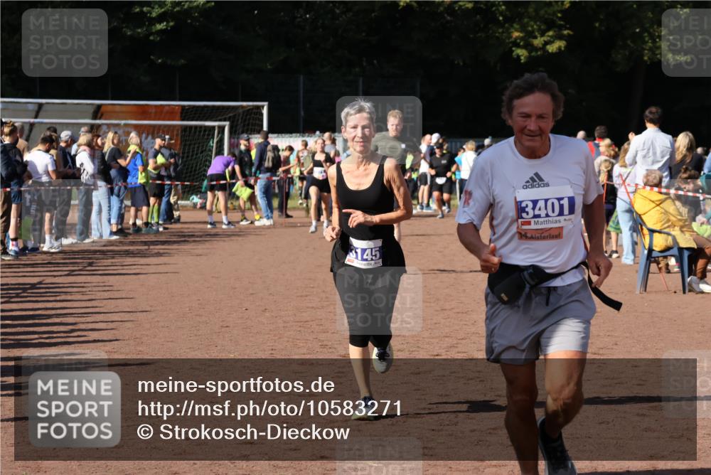 27.09.2026 - 35. Volkslauf durch das schöne Alstertal Strokosch-Dieckow http://msf.ph/oto/10583271 27.09.2026 11:29:01 Ziel 3145, 3190, 3401 meine-sportfotos.de