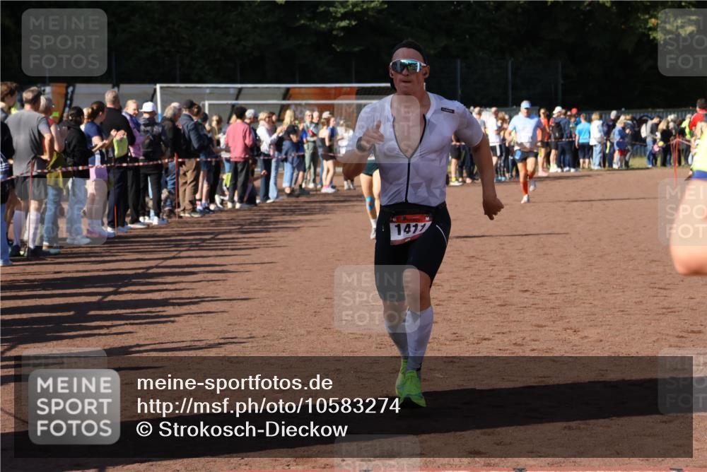 27.09.2026 - 35. Volkslauf durch das schöne Alstertal Strokosch-Dieckow http://msf.ph/oto/10583274 27.09.2026 11:26:50 Ziel 1411, 3157, 3396, 3403, 3958 meine-sportfotos.de