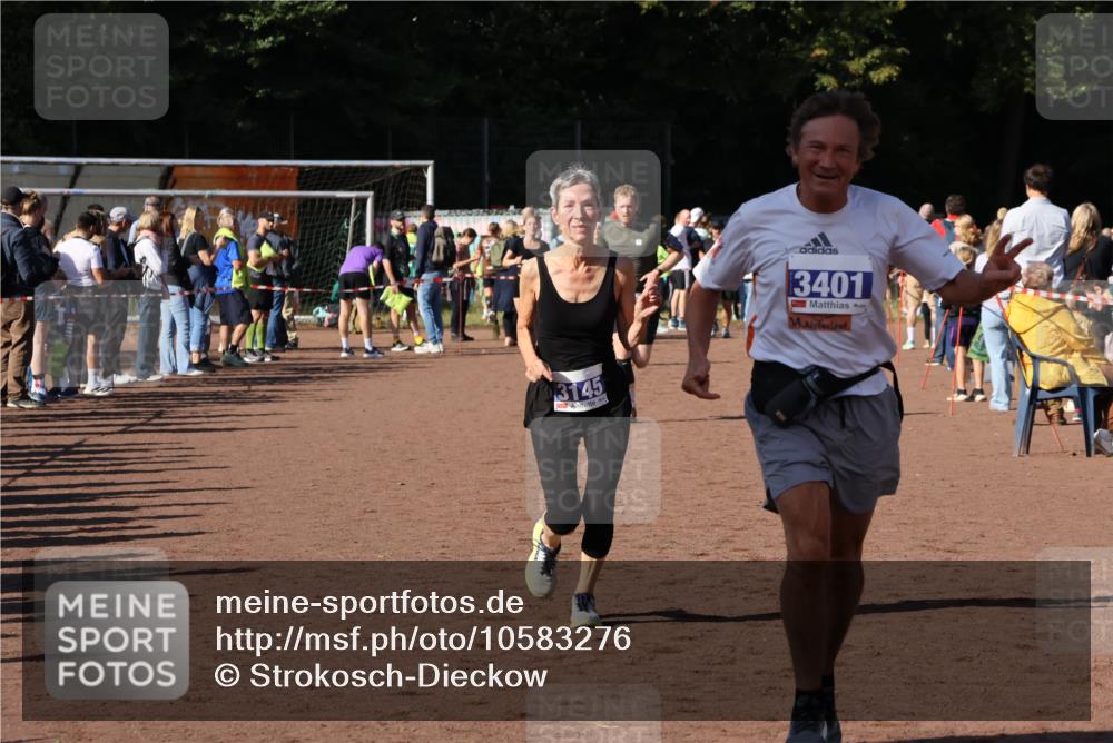 27.09.2026 - 35. Volkslauf durch das schöne Alstertal Strokosch-Dieckow http://msf.ph/oto/10583276 27.09.2026 11:29:00 Ziel 3145, 3190, 3401 meine-sportfotos.de