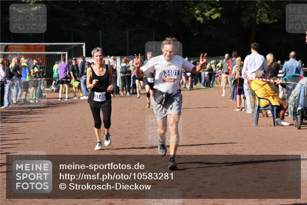 27.09.2026 - 35. Volkslauf durch das schöne Alstertal Strokosch-Dieckow http://msf.ph/oto/10583281 27.09.2026 11:28:59 Ziel 3145, 3190, 3401 meine-sportfotos.de