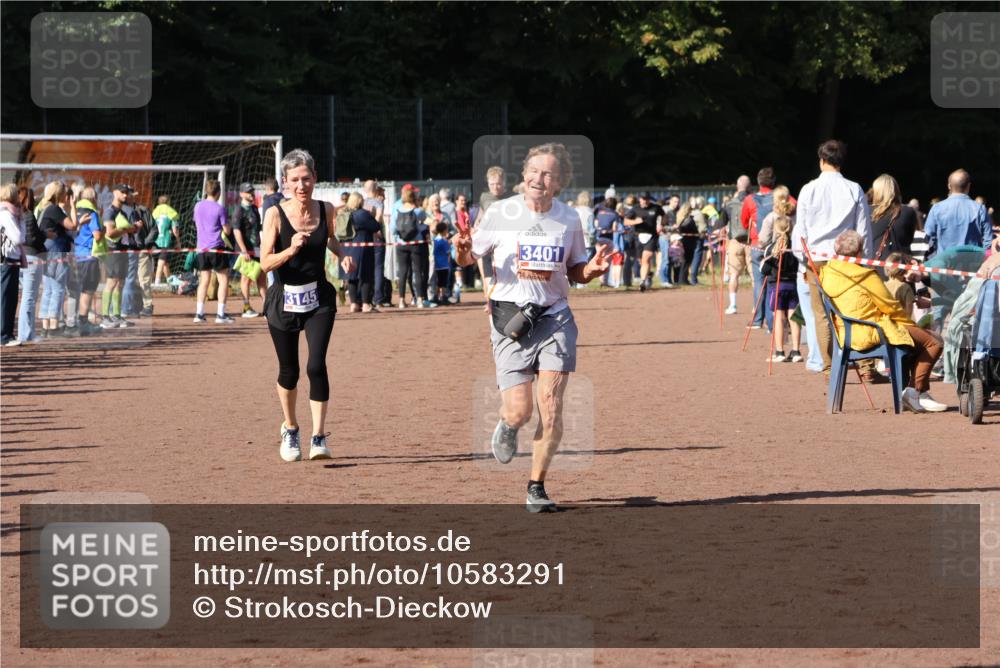 27.09.2026 - 35. Volkslauf durch das schöne Alstertal Strokosch-Dieckow http://msf.ph/oto/10583291 27.09.2026 11:28:58 Ziel 3145, 3190, 3401, 3424 meine-sportfotos.de