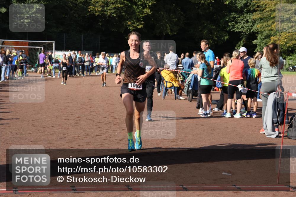 27.09.2026 - 35. Volkslauf durch das schöne Alstertal Strokosch-Dieckow http://msf.ph/oto/10583302 27.09.2026 11:28:51 Ziel 1002, 3206, 3311, 3424 meine-sportfotos.de
