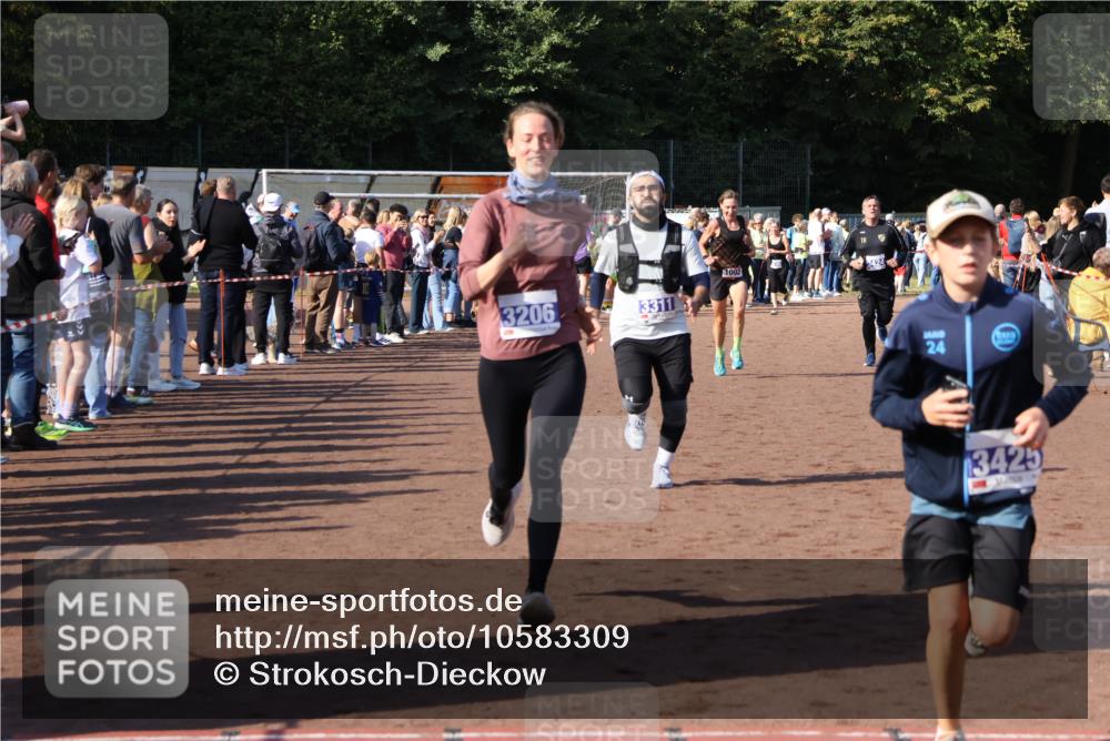 27.09.2026 - 35. Volkslauf durch das schöne Alstertal Strokosch-Dieckow http://msf.ph/oto/10583309 27.09.2026 11:28:47 Ziel 1002, 3206, 3311, 3424, 3425 meine-sportfotos.de