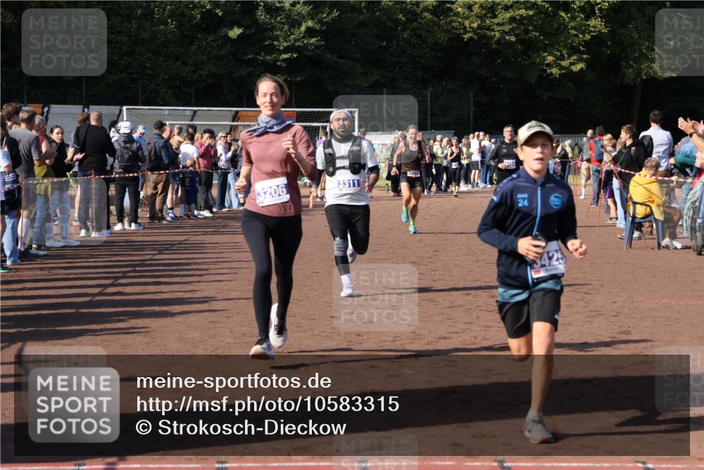 27.09.2026 - 35. Volkslauf durch das schöne Alstertal Strokosch-Dieckow http://msf.ph/oto/10583315 27.09.2026 11:28:46 Ziel 1002, 3206, 3311, 3424, 3425 meine-sportfotos.de