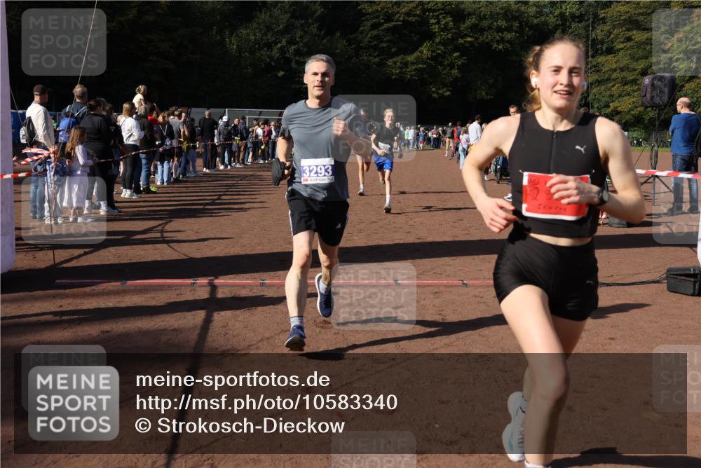 27.09.2026 - 35. Volkslauf durch das schöne Alstertal Strokosch-Dieckow http://msf.ph/oto/10583340 27.09.2026 11:28:32 Ziel 2999, 3025, 3026, 3293 meine-sportfotos.de