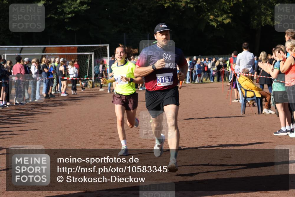27.09.2026 - 35. Volkslauf durch das schöne Alstertal Strokosch-Dieckow http://msf.ph/oto/10583345 27.09.2026 11:26:47 Ziel 1411, 3157, 3396, 3958 meine-sportfotos.de