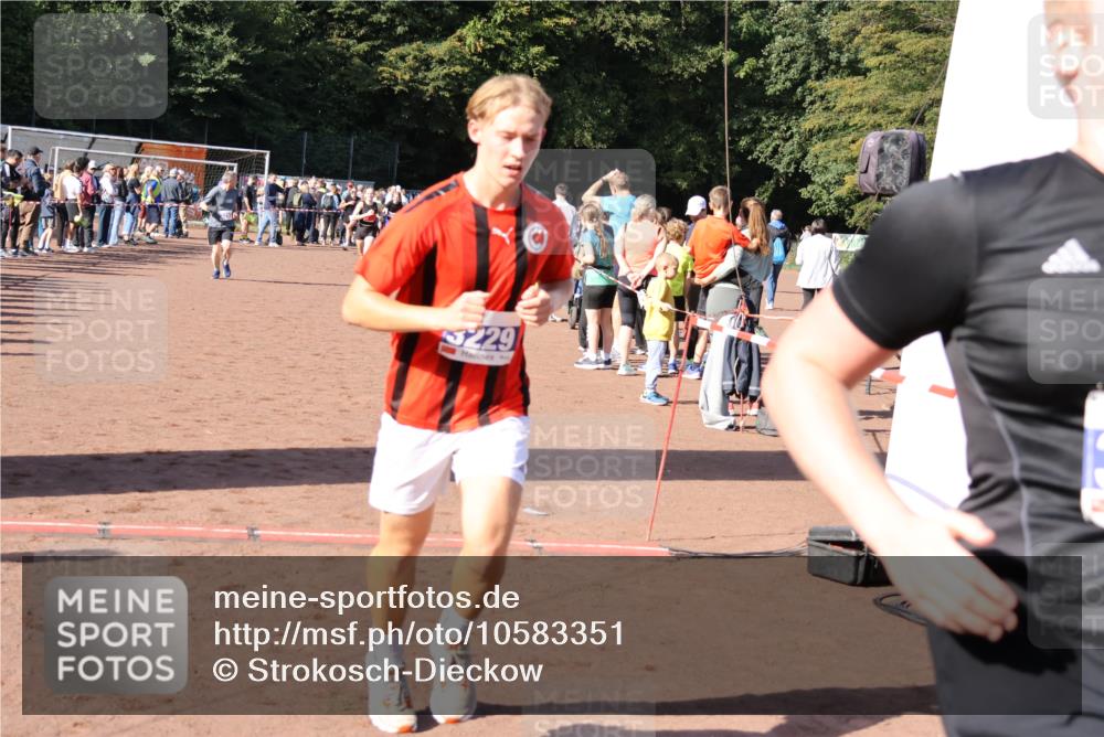 27.09.2026 - 35. Volkslauf durch das schöne Alstertal Strokosch-Dieckow http://msf.ph/oto/10583351 27.09.2026 11:28:25 Ziel 2999, 3025, 3229, 3287, 3293, 3983 meine-sportfotos.de