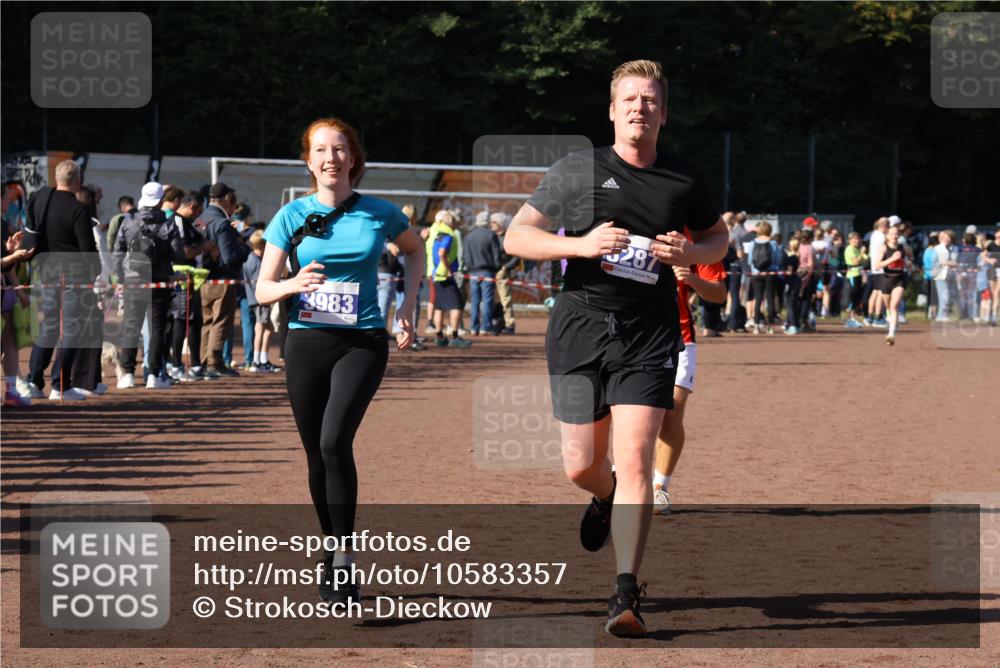 27.09.2026 - 35. Volkslauf durch das schöne Alstertal Strokosch-Dieckow http://msf.ph/oto/10583357 27.09.2026 11:28:22 Ziel 2999, 3229, 3287, 3293, 3983 meine-sportfotos.de