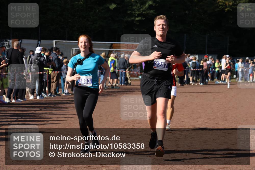 27.09.2026 - 35. Volkslauf durch das schöne Alstertal Strokosch-Dieckow http://msf.ph/oto/10583358 27.09.2026 11:28:22 Ziel 2999, 3229, 3287, 3293, 3983 meine-sportfotos.de