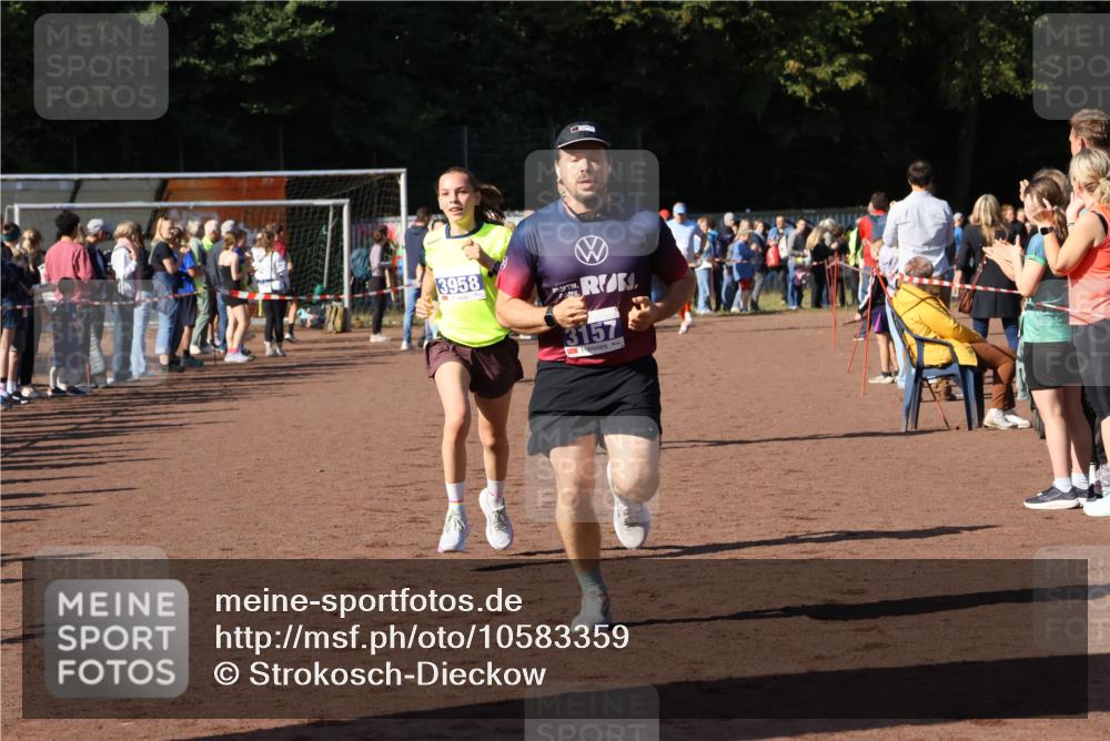 27.09.2026 - 35. Volkslauf durch das schöne Alstertal Strokosch-Dieckow http://msf.ph/oto/10583359 27.09.2026 11:26:47 Ziel 1411, 3157, 3396, 3958 meine-sportfotos.de