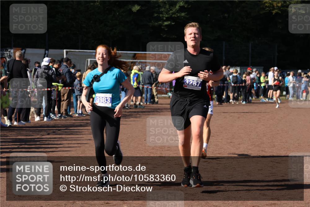 27.09.2026 - 35. Volkslauf durch das schöne Alstertal Strokosch-Dieckow http://msf.ph/oto/10583360 27.09.2026 11:28:22 Ziel 2999, 3229, 3287, 3293, 3983 meine-sportfotos.de