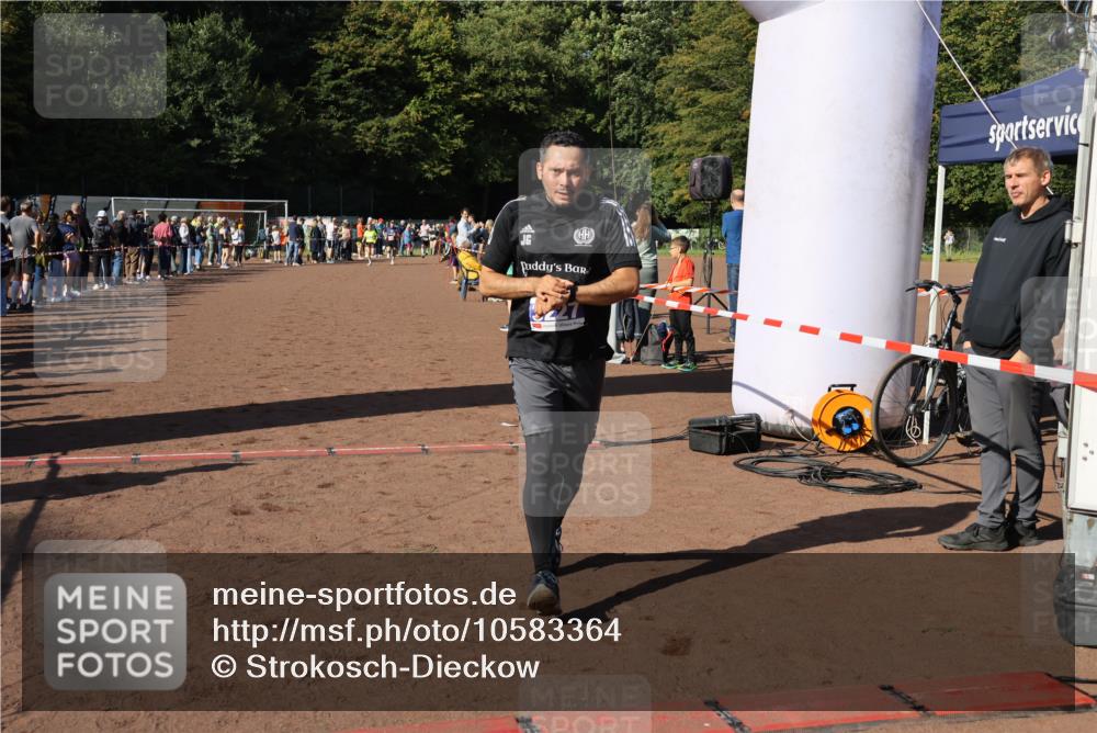 27.09.2026 - 35. Volkslauf durch das schöne Alstertal Strokosch-Dieckow http://msf.ph/oto/10583364 27.09.2026 11:26:39 Ziel 3227, 3291, 3366, 3367 meine-sportfotos.de