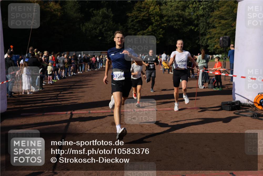 27.09.2026 - 35. Volkslauf durch das schöne Alstertal Strokosch-Dieckow http://msf.ph/oto/10583376 27.09.2026 11:26:36 Ziel 1001, 3152, 3227, 3291, 3366, 3367 meine-sportfotos.de