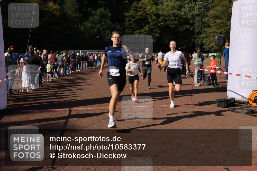 27.09.2026 - 35. Volkslauf durch das schöne Alstertal Strokosch-Dieckow http://msf.ph/oto/10583377 27.09.2026 11:26:36 Ziel 1001, 3152, 3227, 3291, 3366, 3367 meine-sportfotos.de
