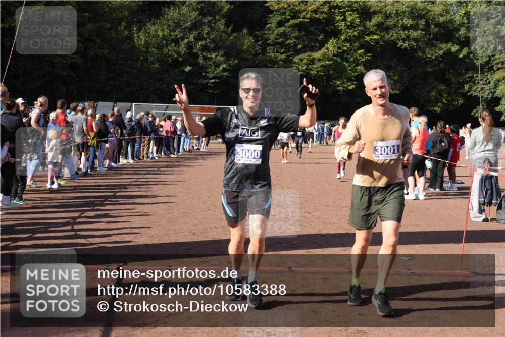 27.09.2026 - 35. Volkslauf durch das schöne Alstertal Strokosch-Dieckow http://msf.ph/oto/10583388 27.09.2026 11:26:29 Ziel 1001, 3000, 3001, 3152, 3227, 3291, 3315, 3366, 3367 meine-sportfotos.de