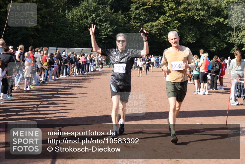 27.09.2026 - 35. Volkslauf durch das schöne Alstertal Strokosch-Dieckow http://msf.ph/oto/10583392 27.09.2026 11:26:29 Ziel 1001, 3000, 3001, 3152, 3227, 3291, 3315, 3366, 3367 meine-sportfotos.de