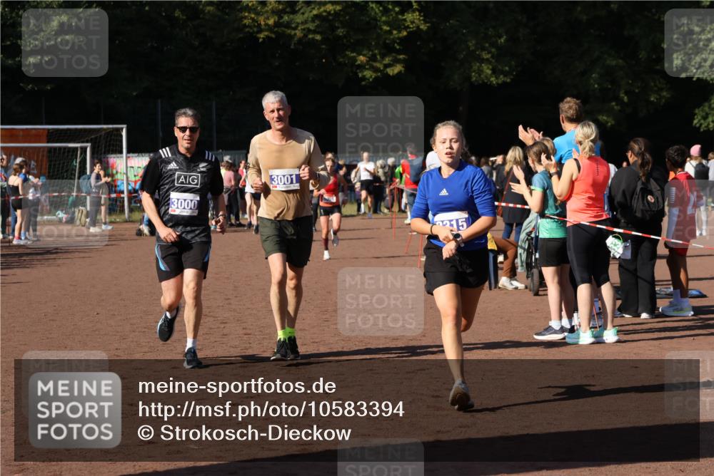 27.09.2026 - 35. Volkslauf durch das schöne Alstertal Strokosch-Dieckow http://msf.ph/oto/10583394 27.09.2026 11:26:26 Ziel 1001, 1148, 3000, 3001, 3152, 3315 meine-sportfotos.de