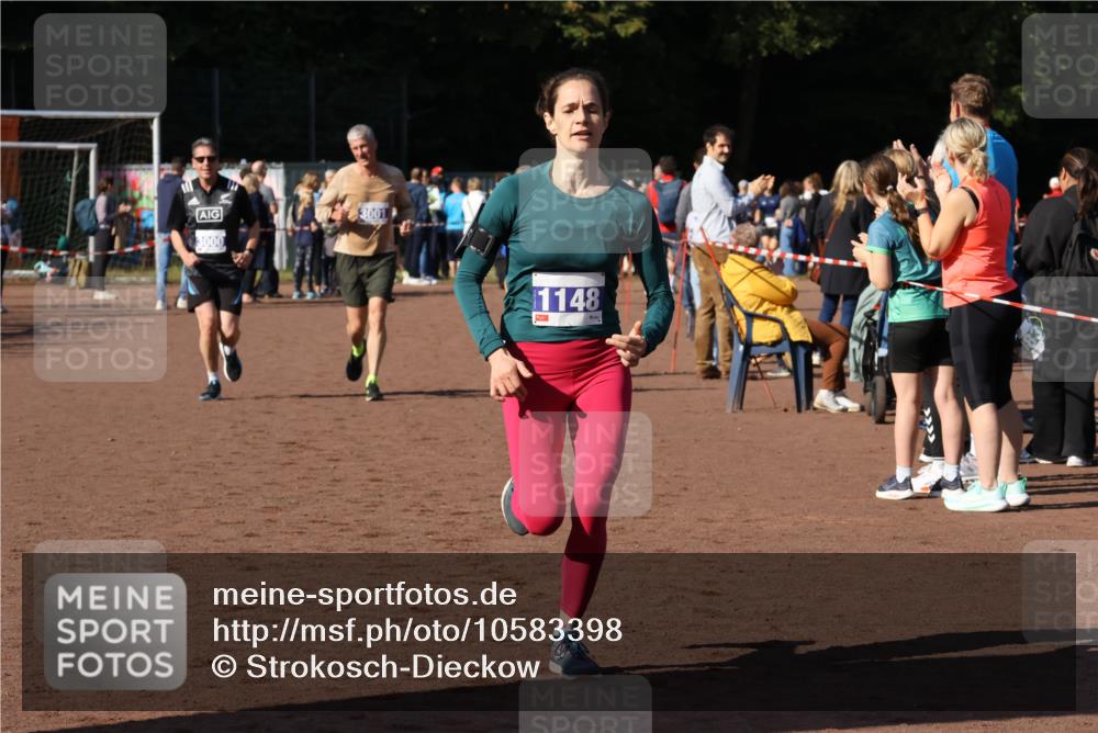 27.09.2026 - 35. Volkslauf durch das schöne Alstertal Strokosch-Dieckow http://msf.ph/oto/10583398 27.09.2026 11:26:22 Ziel 1148, 3000, 3001, 3315 meine-sportfotos.de