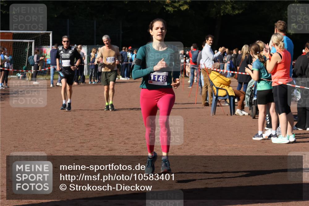27.09.2026 - 35. Volkslauf durch das schöne Alstertal Strokosch-Dieckow http://msf.ph/oto/10583401 27.09.2026 11:26:22 Ziel 1148, 3000, 3001, 3315 meine-sportfotos.de