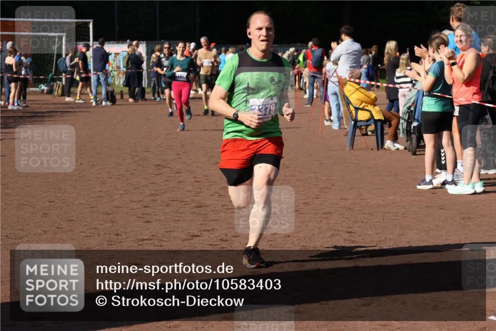 27.09.2026 - 35. Volkslauf durch das schöne Alstertal Strokosch-Dieckow http://msf.ph/oto/10583403 27.09.2026 11:26:17 Ziel 1148, 3188, 3379 meine-sportfotos.de