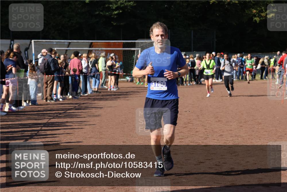27.09.2026 - 35. Volkslauf durch das schöne Alstertal Strokosch-Dieckow http://msf.ph/oto/10583415 27.09.2026 11:26:05 Ziel 3180 meine-sportfotos.de