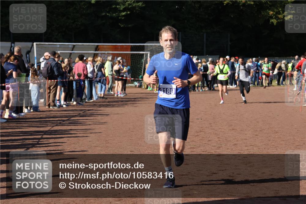 27.09.2026 - 35. Volkslauf durch das schöne Alstertal Strokosch-Dieckow http://msf.ph/oto/10583416 27.09.2026 11:26:05 Ziel 3180 meine-sportfotos.de