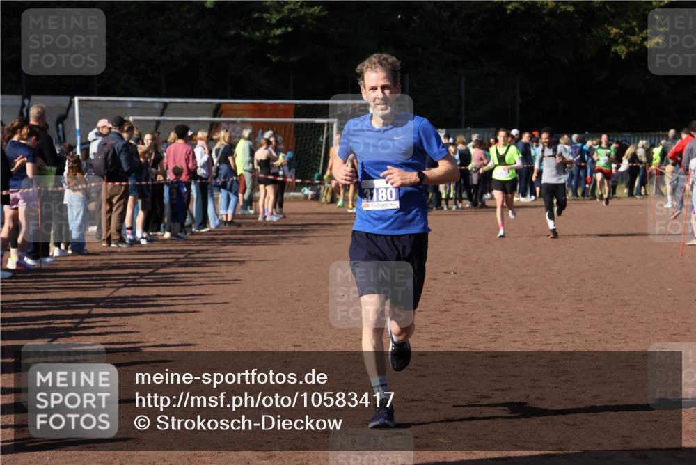 27.09.2026 - 35. Volkslauf durch das schöne Alstertal Strokosch-Dieckow http://msf.ph/oto/10583417 27.09.2026 11:26:05 Ziel 3180 meine-sportfotos.de
