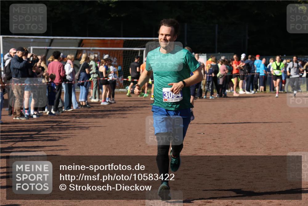 27.09.2026 - 35. Volkslauf durch das schöne Alstertal Strokosch-Dieckow http://msf.ph/oto/10583422 27.09.2026 11:25:59 Ziel 3094, 3140, 3180 meine-sportfotos.de