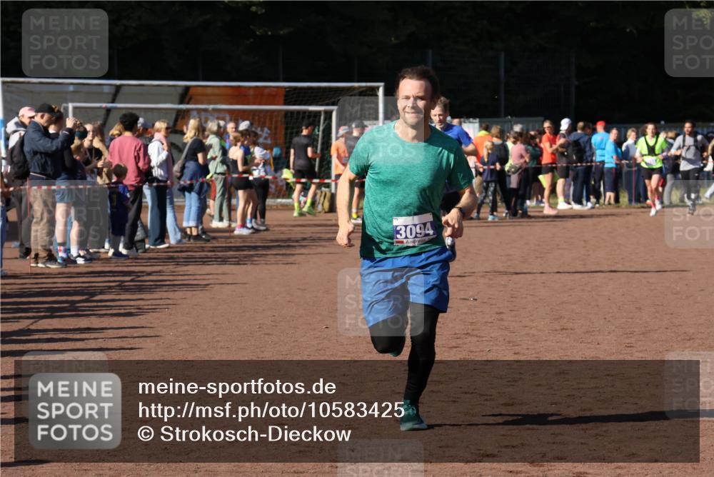 27.09.2026 - 35. Volkslauf durch das schöne Alstertal Strokosch-Dieckow http://msf.ph/oto/10583425 27.09.2026 11:25:59 Ziel 3094, 3140, 3180 meine-sportfotos.de