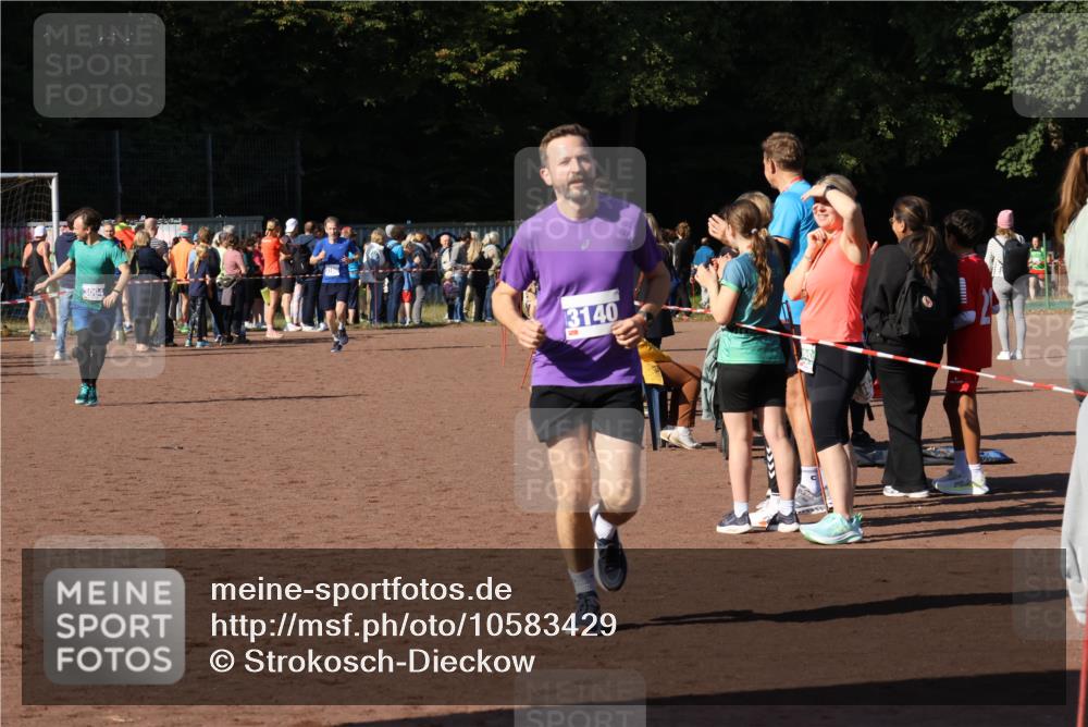 27.09.2026 - 35. Volkslauf durch das schöne Alstertal Strokosch-Dieckow http://msf.ph/oto/10583429 27.09.2026 11:25:54 Ziel 3094, 3140 meine-sportfotos.de
