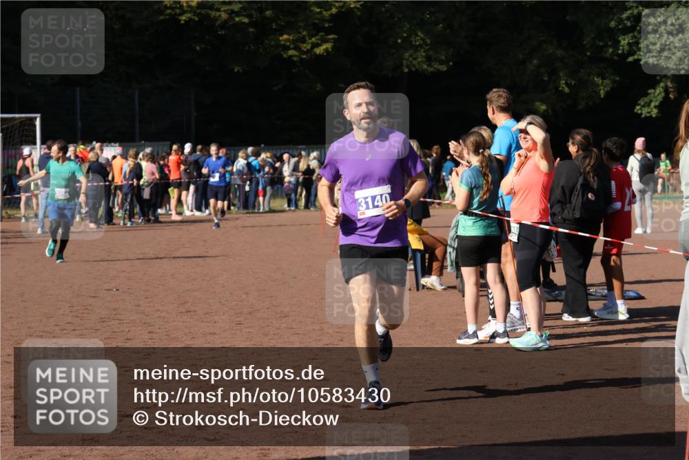 27.09.2026 - 35. Volkslauf durch das schöne Alstertal Strokosch-Dieckow http://msf.ph/oto/10583430 27.09.2026 11:25:54 Ziel 3094, 3140 meine-sportfotos.de