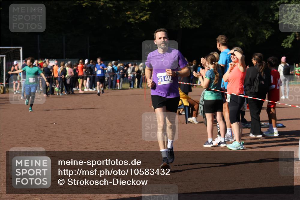 27.09.2026 - 35. Volkslauf durch das schöne Alstertal Strokosch-Dieckow http://msf.ph/oto/10583432 27.09.2026 11:25:54 Ziel 3094, 3140 meine-sportfotos.de