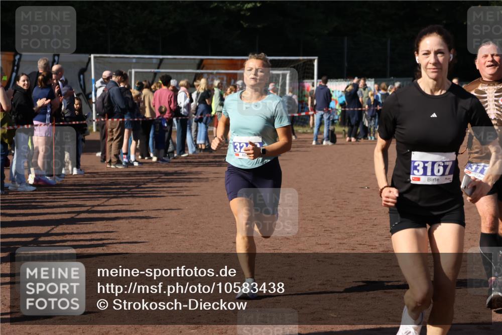 27.09.2026 - 35. Volkslauf durch das schöne Alstertal Strokosch-Dieckow http://msf.ph/oto/10583438 27.09.2026 11:25:44 Ziel 3118, 3167, 3249 meine-sportfotos.de