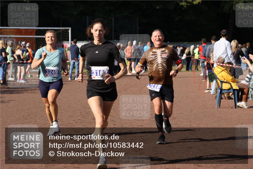 27.09.2026 - 35. Volkslauf durch das schöne Alstertal Strokosch-Dieckow http://msf.ph/oto/10583442 27.09.2026 11:25:43 Ziel 1409, 3118, 3167, 3249 meine-sportfotos.de