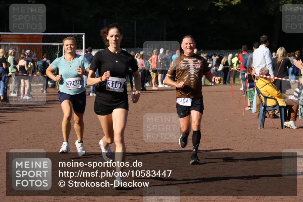 27.09.2026 - 35. Volkslauf durch das schöne Alstertal Strokosch-Dieckow http://msf.ph/oto/10583447 27.09.2026 11:25:42 Ziel 1409, 3118, 3167, 3249 meine-sportfotos.de