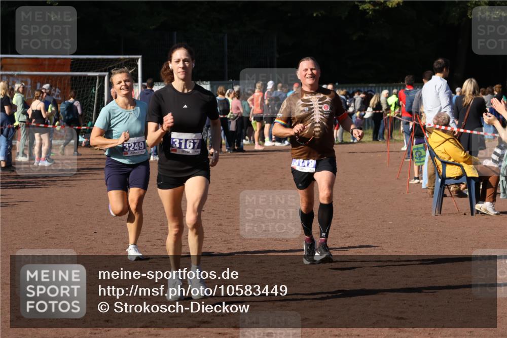 27.09.2026 - 35. Volkslauf durch das schöne Alstertal Strokosch-Dieckow http://msf.ph/oto/10583449 27.09.2026 11:25:42 Ziel 1409, 3118, 3167, 3249 meine-sportfotos.de