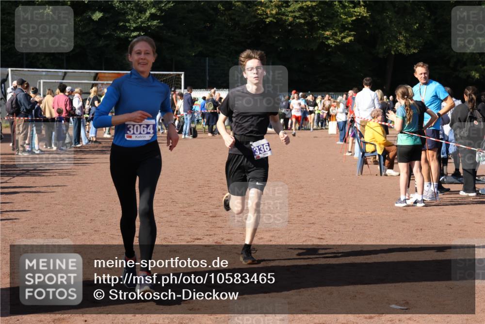 27.09.2026 - 35. Volkslauf durch das schöne Alstertal Strokosch-Dieckow http://msf.ph/oto/10583465 27.09.2026 11:25:28 Ziel 1410, 3064, 3200, 3364 meine-sportfotos.de
