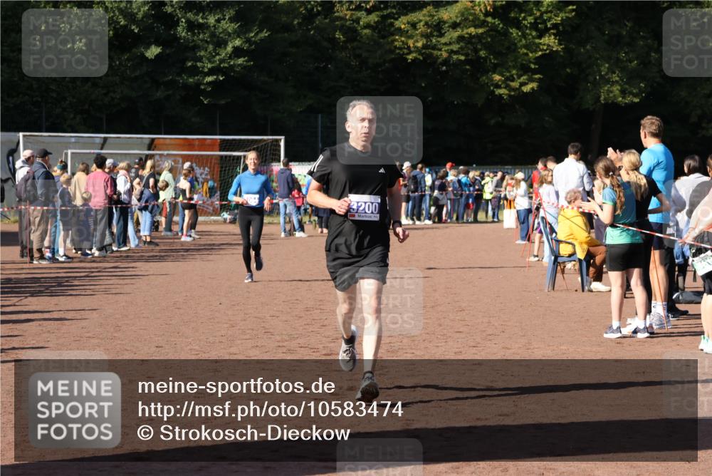 27.09.2026 - 35. Volkslauf durch das schöne Alstertal Strokosch-Dieckow http://msf.ph/oto/10583474 27.09.2026 11:25:23 Ziel 3064, 3200, 3364 meine-sportfotos.de