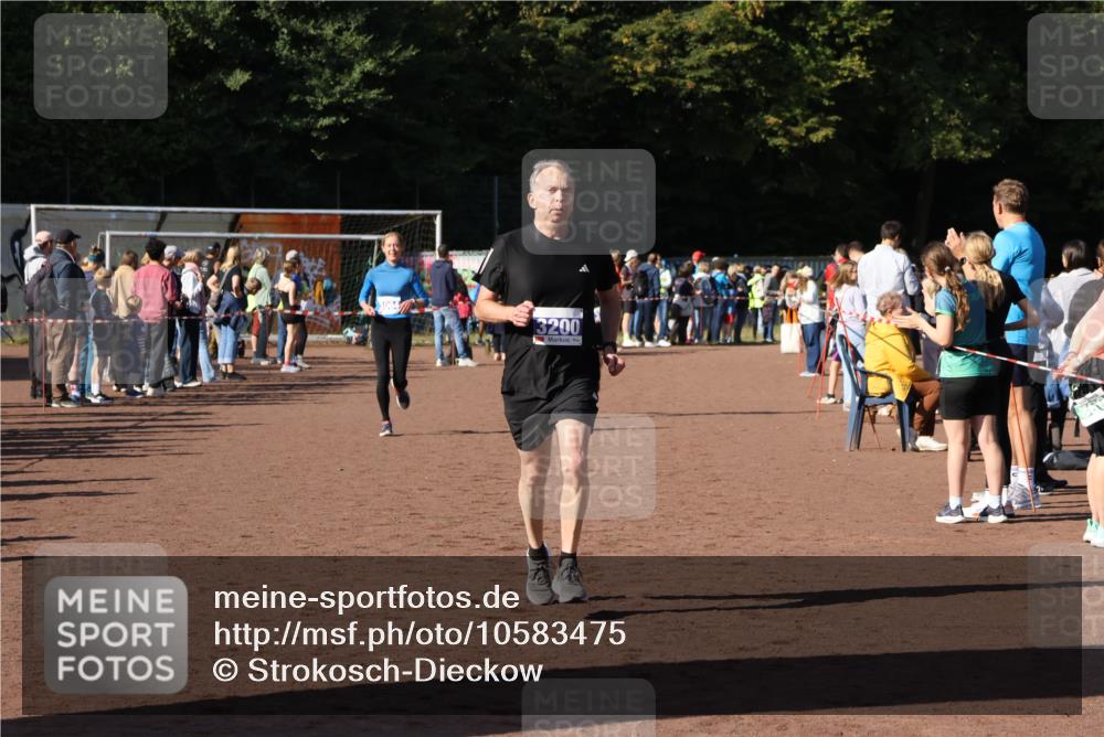27.09.2026 - 35. Volkslauf durch das schöne Alstertal Strokosch-Dieckow http://msf.ph/oto/10583475 27.09.2026 11:25:23 Ziel 3064, 3200, 3364 meine-sportfotos.de
