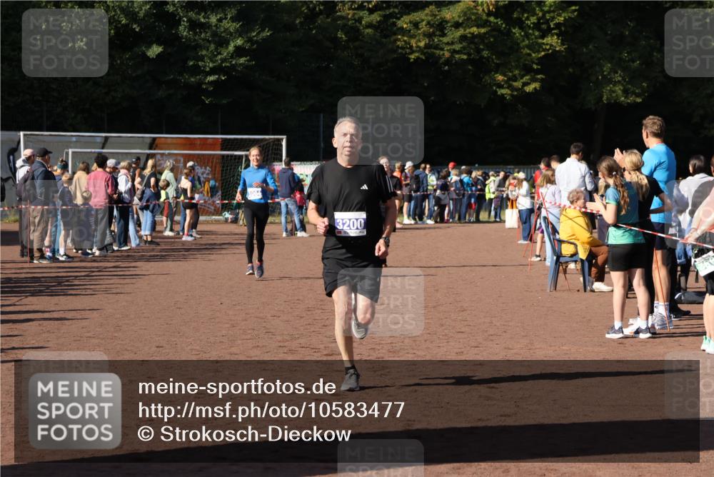 27.09.2026 - 35. Volkslauf durch das schöne Alstertal Strokosch-Dieckow http://msf.ph/oto/10583477 27.09.2026 11:25:23 Ziel 3064, 3200, 3364 meine-sportfotos.de