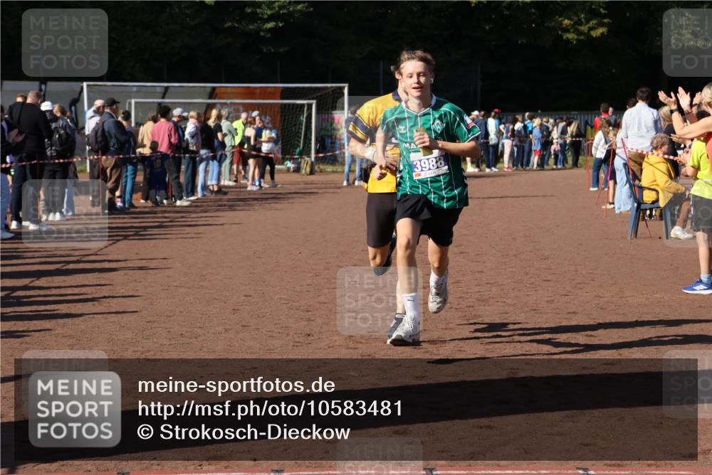 27.09.2026 - 35. Volkslauf durch das schöne Alstertal Strokosch-Dieckow http://msf.ph/oto/10583481 27.09.2026 11:25:05 Ziel 3117, 3292, 3314, 3988 meine-sportfotos.de