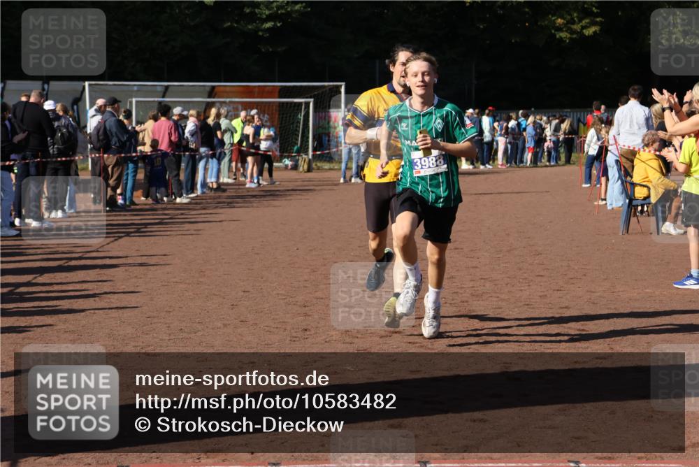 27.09.2026 - 35. Volkslauf durch das schöne Alstertal Strokosch-Dieckow http://msf.ph/oto/10583482 27.09.2026 11:25:05 Ziel 3117, 3292, 3314, 3988 meine-sportfotos.de