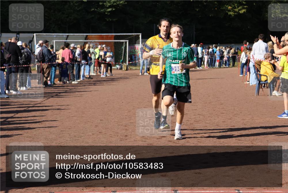 27.09.2026 - 35. Volkslauf durch das schöne Alstertal Strokosch-Dieckow http://msf.ph/oto/10583483 27.09.2026 11:25:05 Ziel 3117, 3292, 3314, 3988 meine-sportfotos.de
