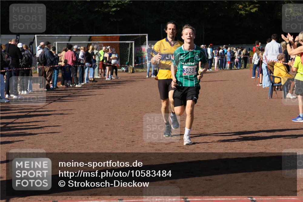 27.09.2026 - 35. Volkslauf durch das schöne Alstertal Strokosch-Dieckow http://msf.ph/oto/10583484 27.09.2026 11:25:05 Ziel 3117, 3292, 3314, 3988 meine-sportfotos.de