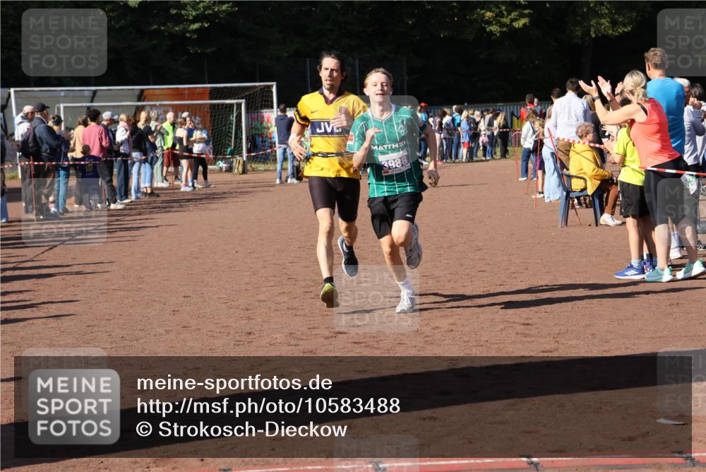 27.09.2026 - 35. Volkslauf durch das schöne Alstertal Strokosch-Dieckow http://msf.ph/oto/10583488 27.09.2026 11:25:04 Ziel 3292, 3314, 3988 meine-sportfotos.de