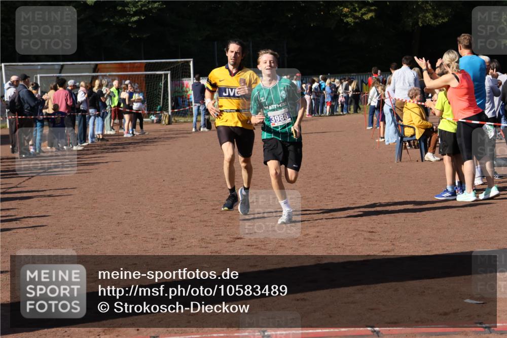 27.09.2026 - 35. Volkslauf durch das schöne Alstertal Strokosch-Dieckow http://msf.ph/oto/10583489 27.09.2026 11:25:04 Ziel 3292, 3314, 3988 meine-sportfotos.de