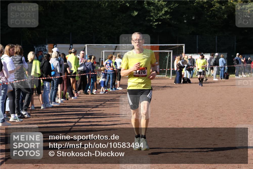 27.09.2026 - 35. Volkslauf durch das schöne Alstertal Strokosch-Dieckow http://msf.ph/oto/10583494 27.09.2026 11:44:16 Ziel 1476, 3113, 3390 meine-sportfotos.de