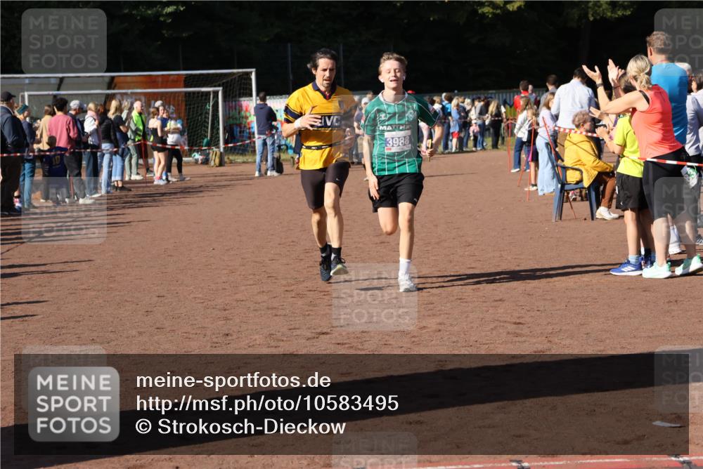 27.09.2026 - 35. Volkslauf durch das schöne Alstertal Strokosch-Dieckow http://msf.ph/oto/10583495 27.09.2026 11:25:04 Ziel 3292, 3314, 3988 meine-sportfotos.de