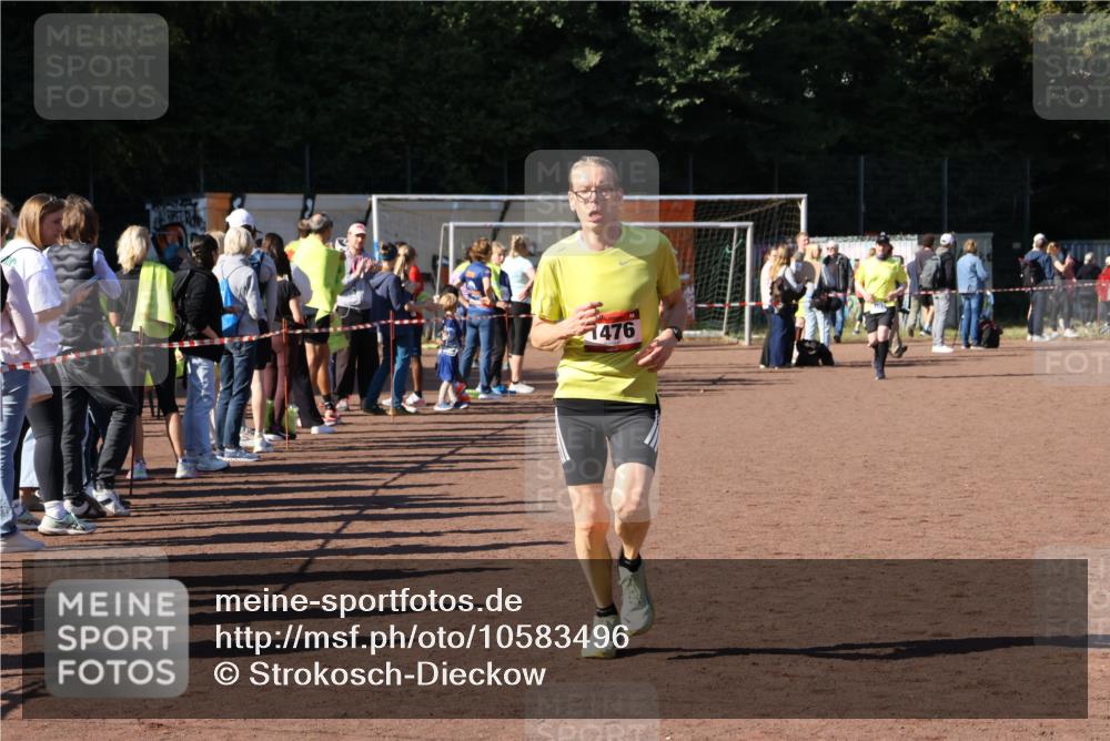 27.09.2026 - 35. Volkslauf durch das schöne Alstertal Strokosch-Dieckow http://msf.ph/oto/10583496 27.09.2026 11:44:16 Ziel 1476, 3113, 3390 meine-sportfotos.de